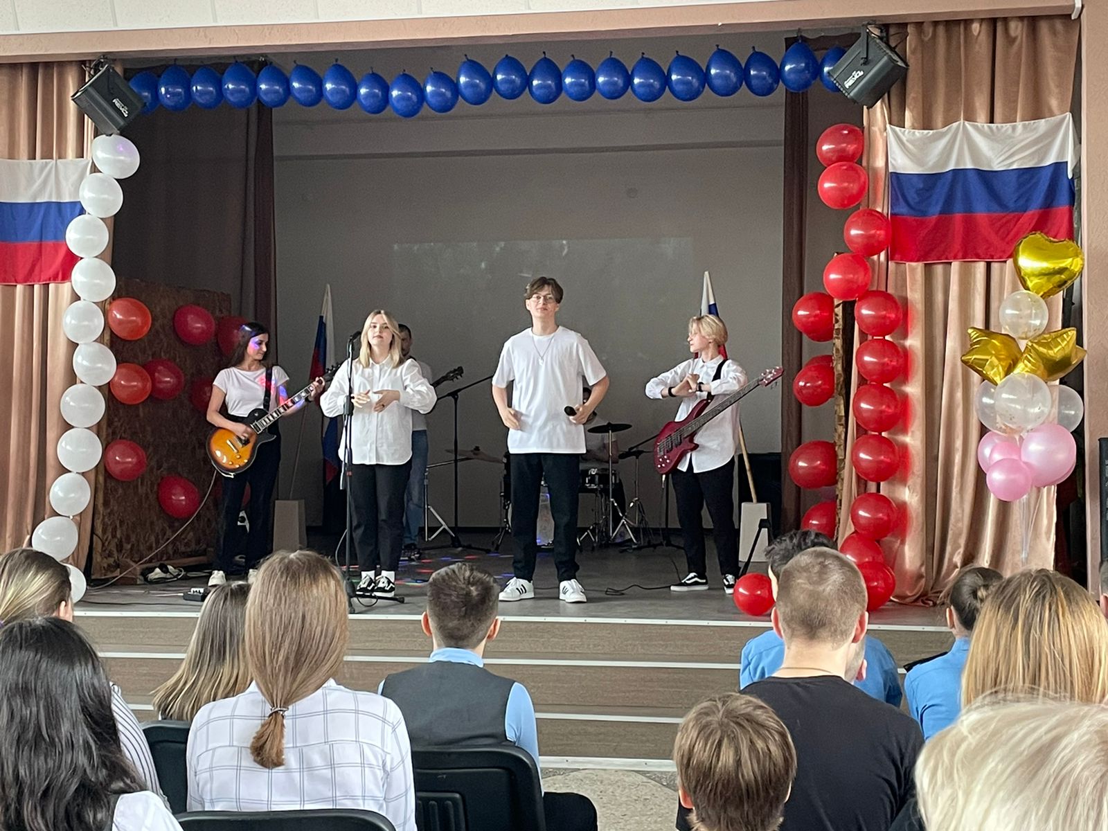 24 мая в нашей школе прошёл отчётный музыкальный концерт, с участием приглашённых гостей МОУ «СОШ №42» посёлка Северный.