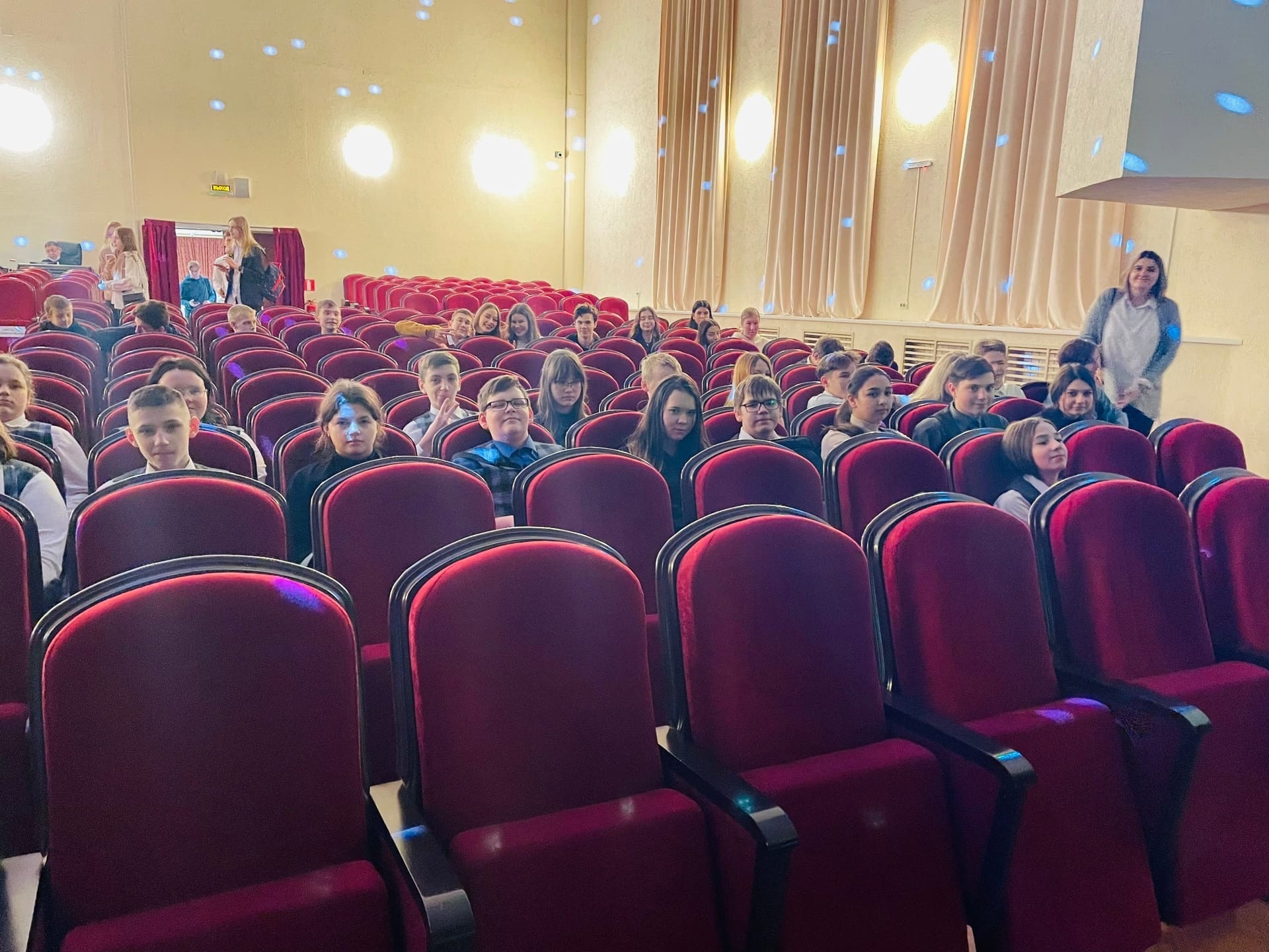 22 ноября 2022 года учащиеся 8 «Б» класса посетили Воркутинский драмтеатр имени Б.А. Мордвинова. Учащиеся посмотрели сказку «Морозко»