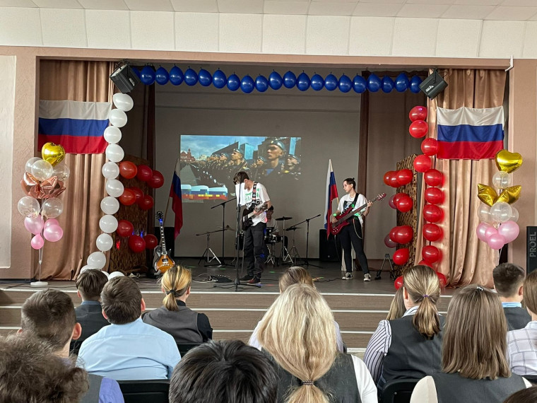 24 мая в нашей школе прошёл отчётный музыкальный концерт, с участием приглашённых гостей МОУ «СОШ №42» посёлка Северный..