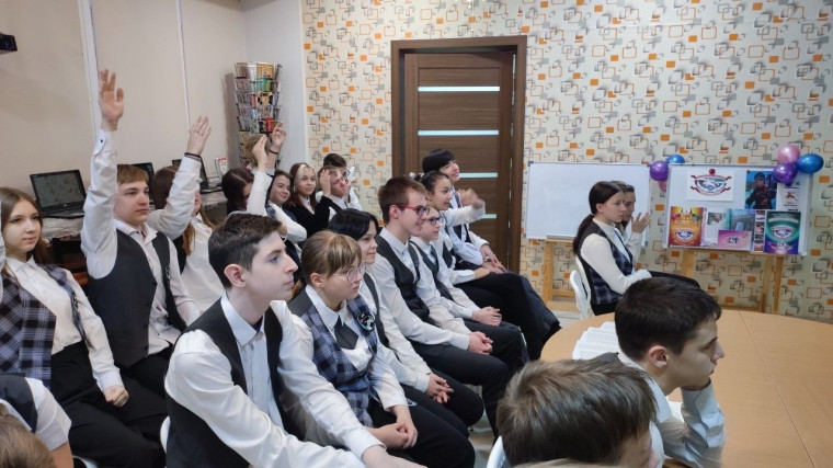 Сегодня, 20 ноября 2023 года в рамках Всероссийского Дня правовой помощи детям учащиеся нашей школы посетили детско-юношескую библиотеку..